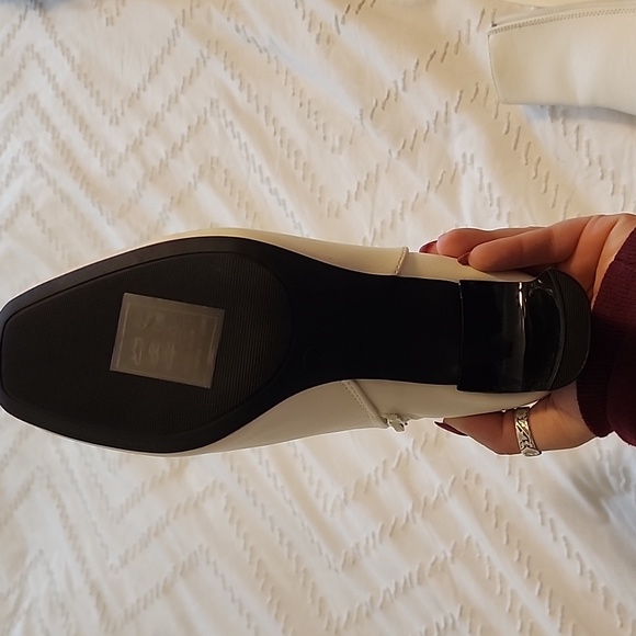 White heeled boot - Picture 2 of 3